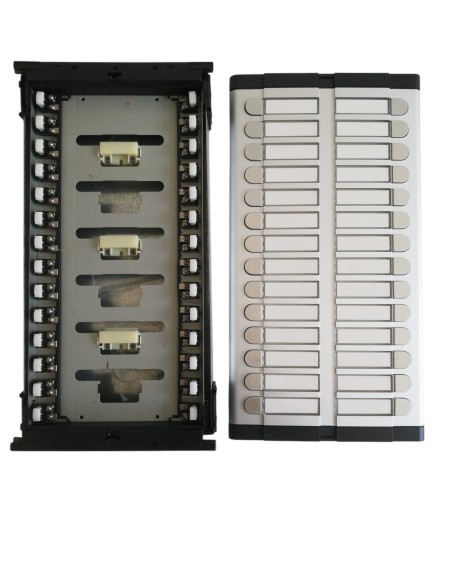 Panneau de commande extérieur Urmet 725/028 à 28 boutons répartis sur 2 rangées de 14 boutons